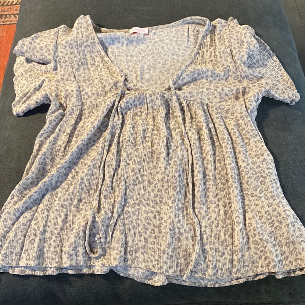 Womens Pink Lily large top. Cheetah print. Super cute and frilly.